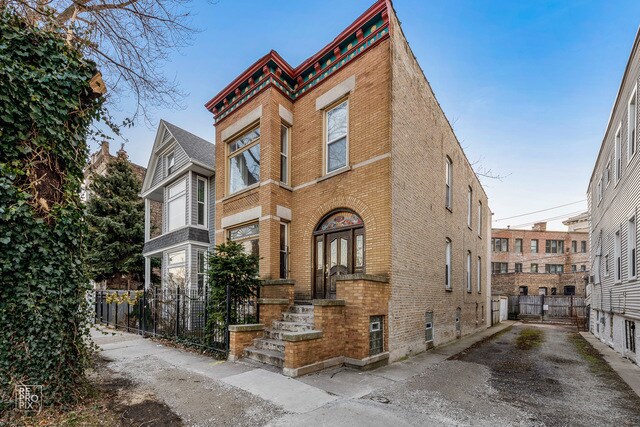 Foto del edificio - 2118 N Maplewood Ave