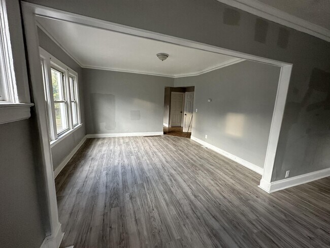 Building Photo - 8003 Beman Ave