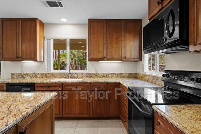 Foto del edificio - 2230 E El Norte Pkwy