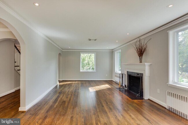 Building Photo - 6702 Melville Pl