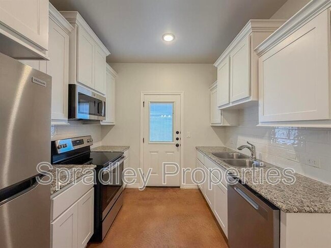 Building Photo - 1007B Sparrow Cv