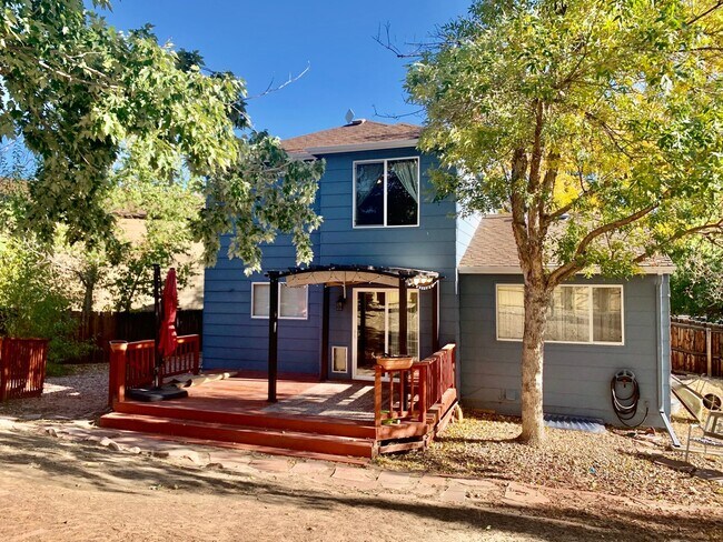 Foto del edificio - Sunny and Spacious Superior Home for Lease!