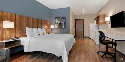 Building Photo - Furnished Studio-San Marcos