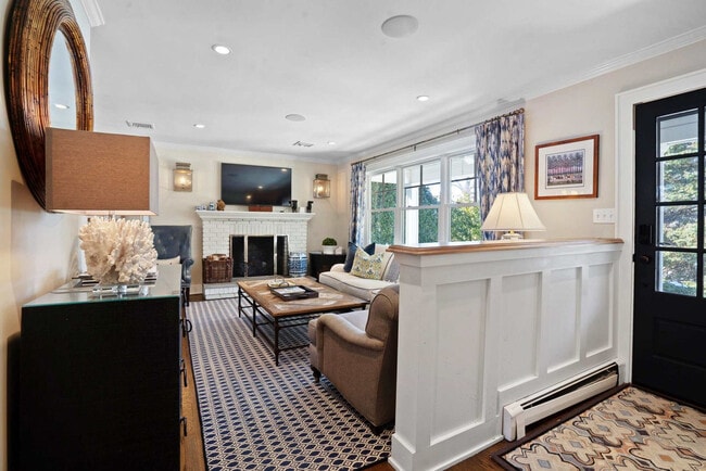 Building Photo - 810 Waterview Dr