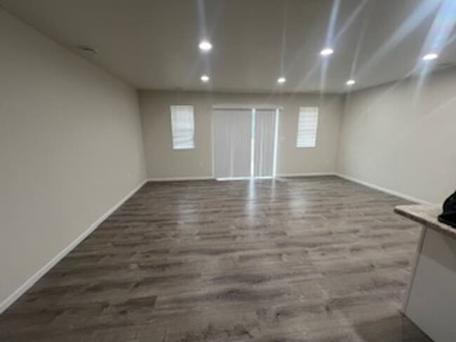 Building Photo - 3 Bedroom Duplex