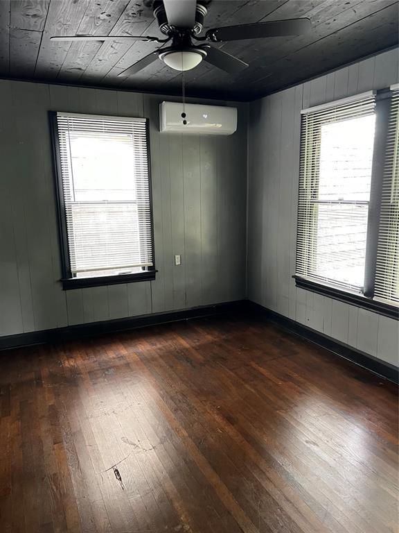 Building Photo - 105 E Adoue Ave