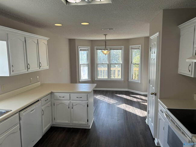 Foto del edificio - 550 Farmingdale Rd SE