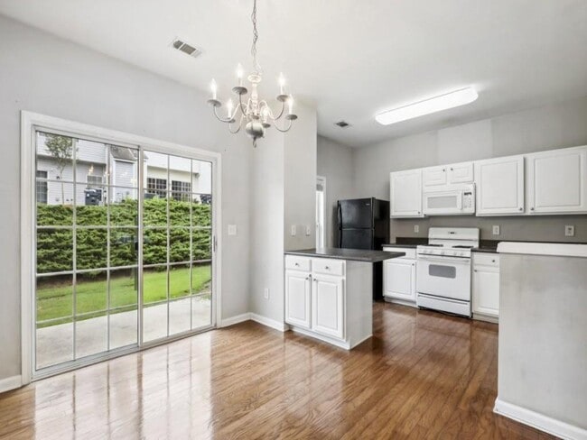 Building Photo - 1042 Annazanes Ct