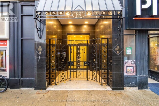 Photo du bâtiment - PH 3 - 409 BLOOR STREET E