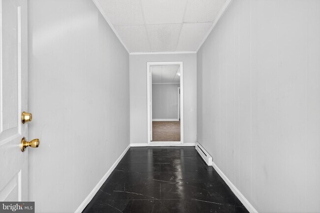 Foto del edificio - 214 W Division St