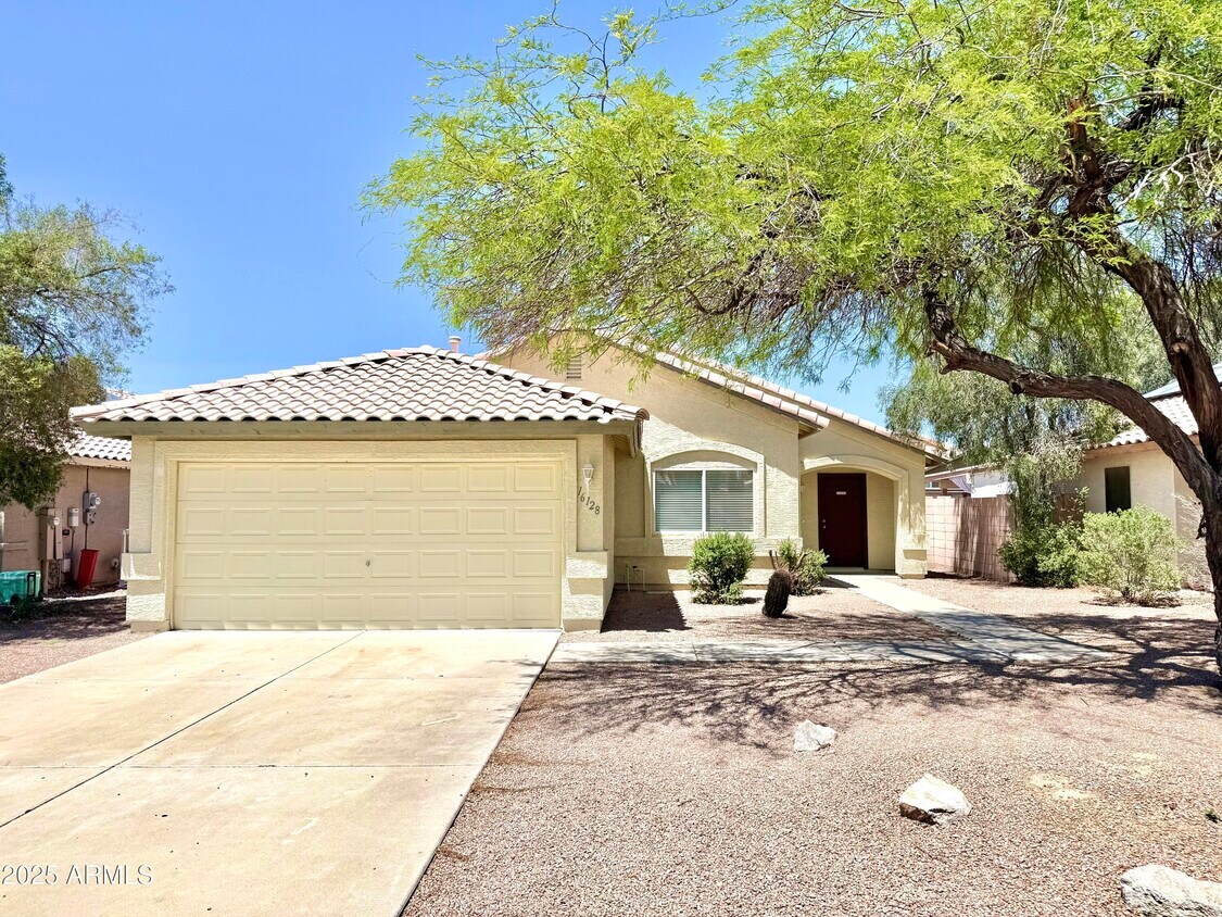 Foto principal - 16128 W Sherman St
