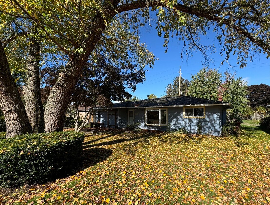 Primary Photo - 3 Bedroom ~ 1 Bathroom House Located in SE...
