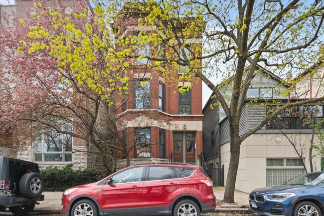 Building Photo - 624 N May St