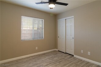 Building Photo - 8688 Little Fox St