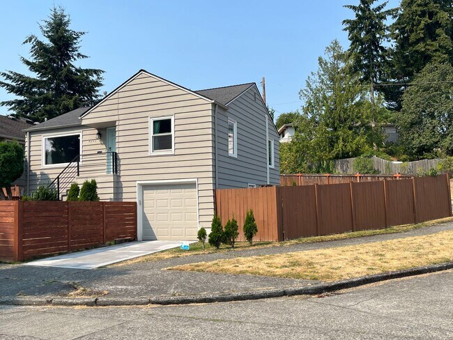 Building Photo - Partial view updated Magnolia home on a qu...