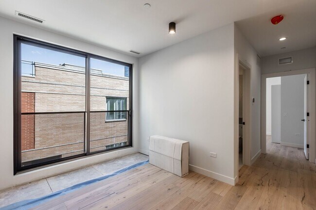 Building Photo - 1700 Oak Ave