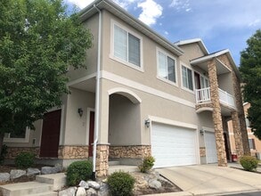 Building Photo - 1028 Canyon Vista Rd