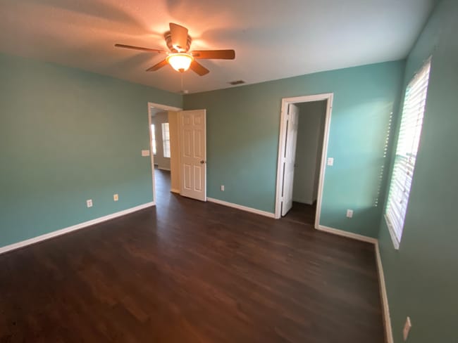 Building Photo - 1353 Karok St