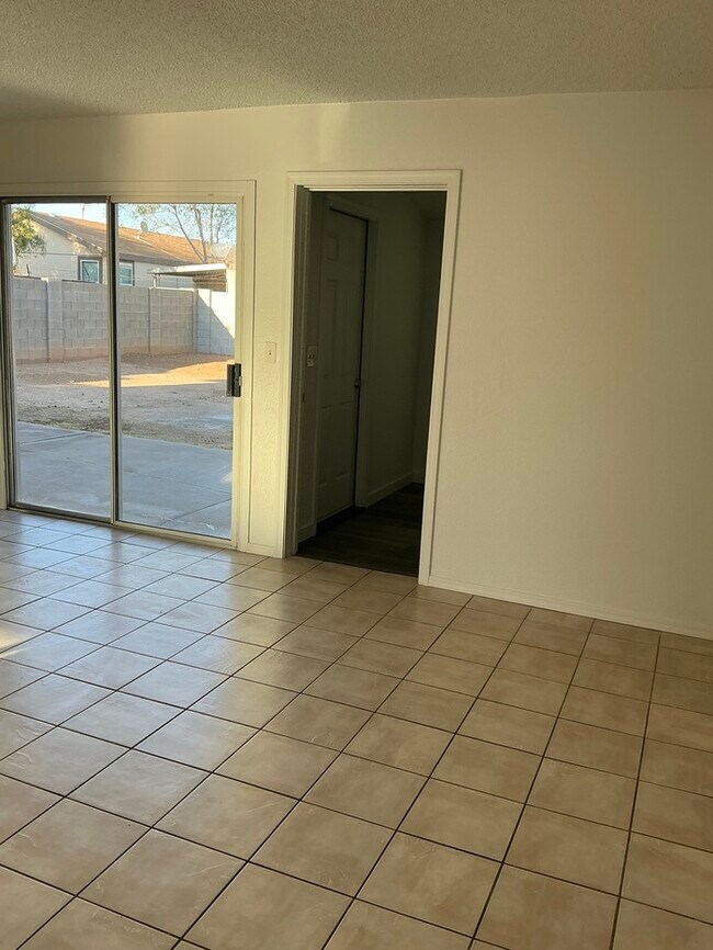 Foto del edificio - 513 N 69th Ave