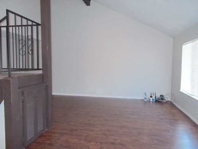 Building Photo - Spacious 4-Bedroom, 3-Bathroom Home with O...