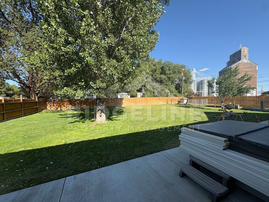 Building Photo - Beautifully Renovated 3 bed/ 2 bath home in Ririe
