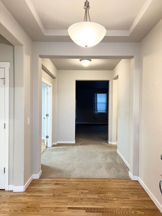 Foto del edificio - 5 Bedroom/4 Bathroom Ranch Style Home Loca...