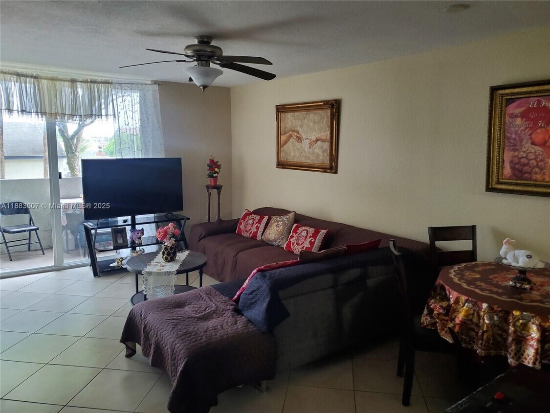 Foto principal - 10000 NW 80th Ct