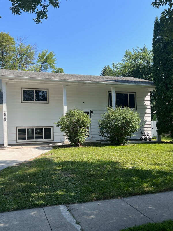 2028 16th St S, Moorhead, MN 56560 House Rental in Moorhead, MN