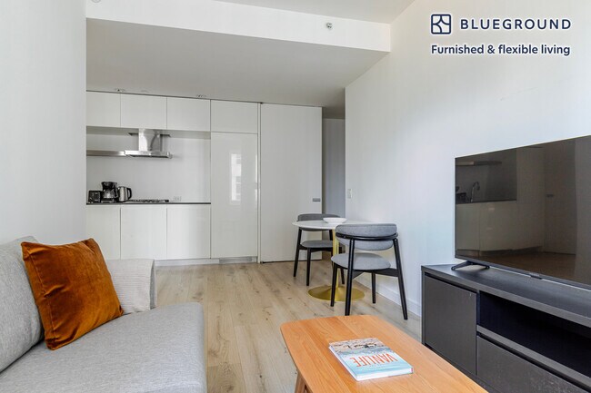 Foto del edificio - 70 W 45th St