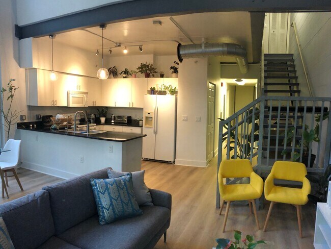 Building Photo - 2515 SW 35th Pl