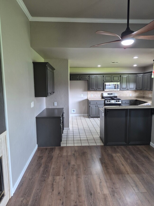 Building Photo - 123 Meadows Ln