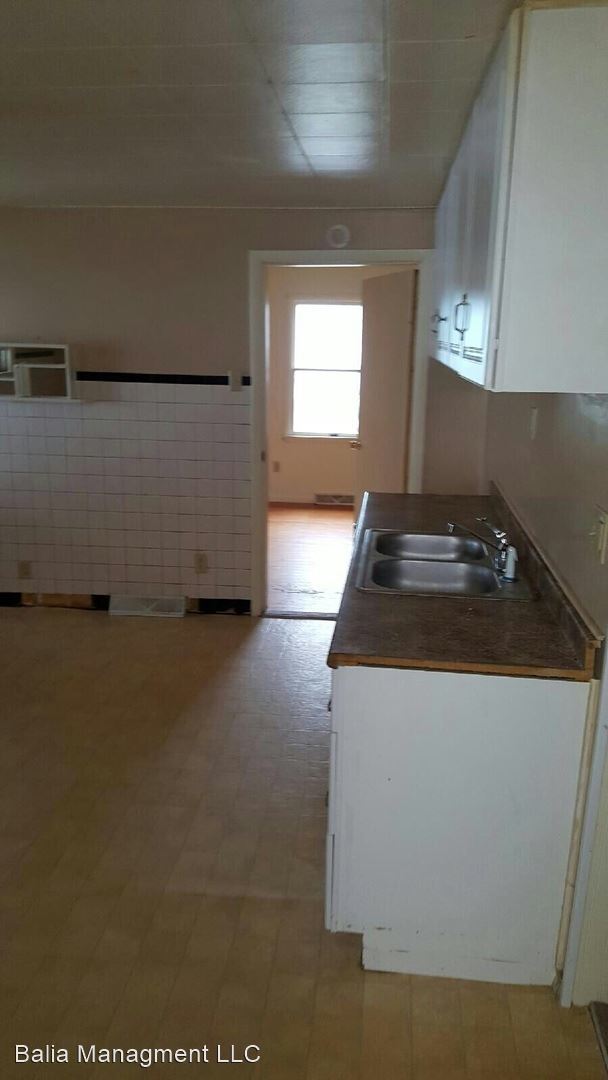 Building Photo - 4 br, 1 bath House - 84 W National Dr