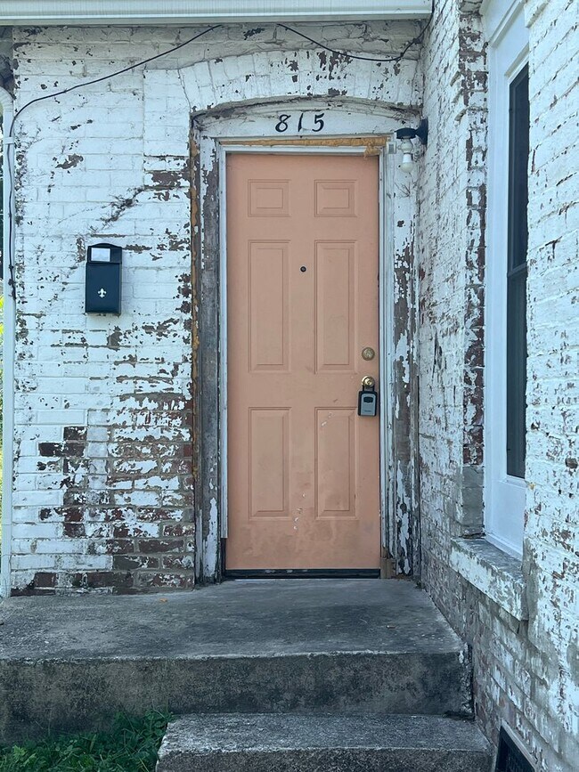 Foto del edificio - 815 W 11th St