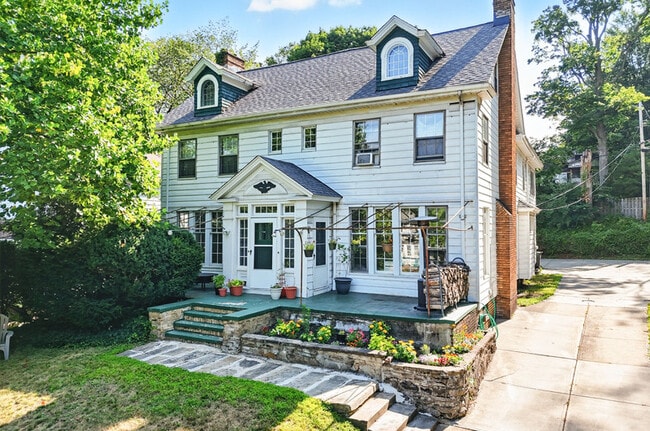 Building Photo - 2341 S Overlook Rd