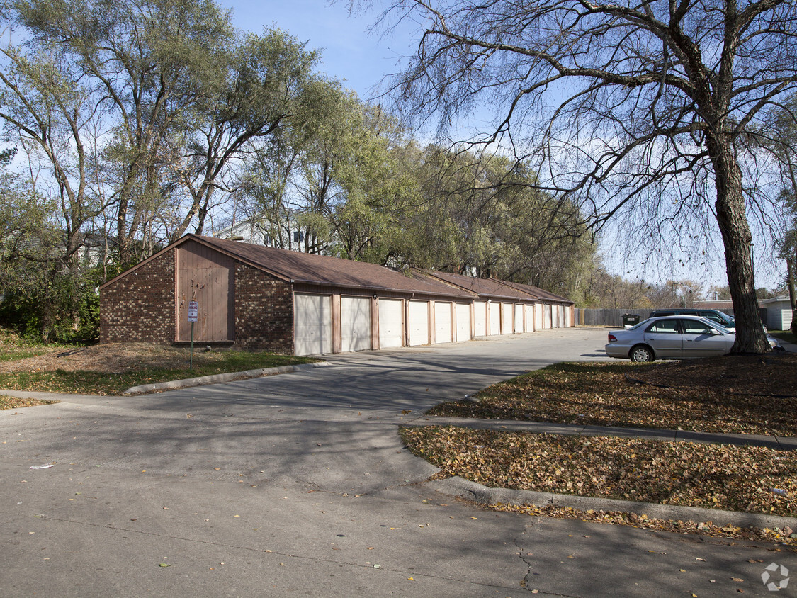 Building Photo - Heritage Court