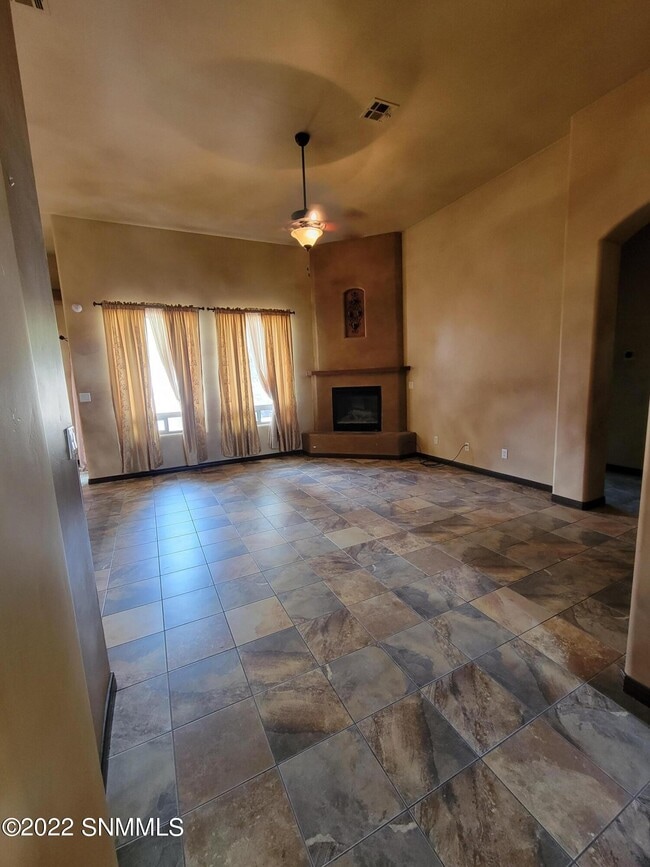 Building Photo - 960 Flora Vista Dr