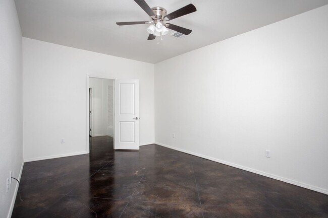 Foto del edificio - 5530 Gonzaga Ln