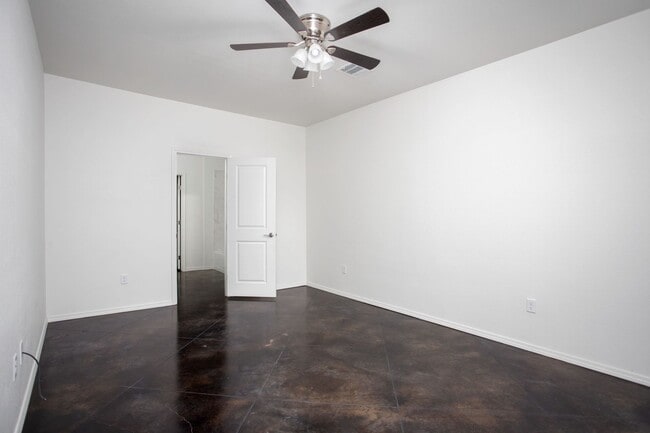 Building Photo - 5616 Gonzaga Ln