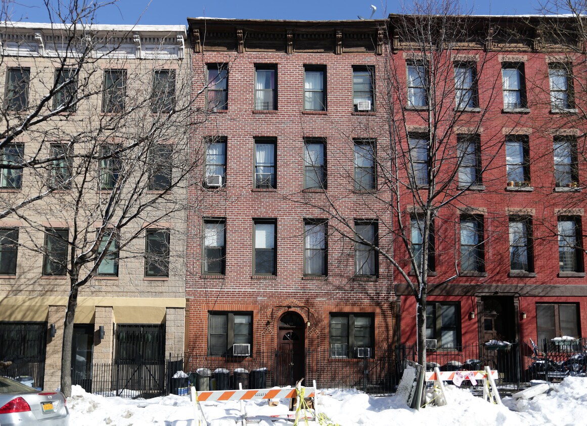 Building Photo - 683 Union St