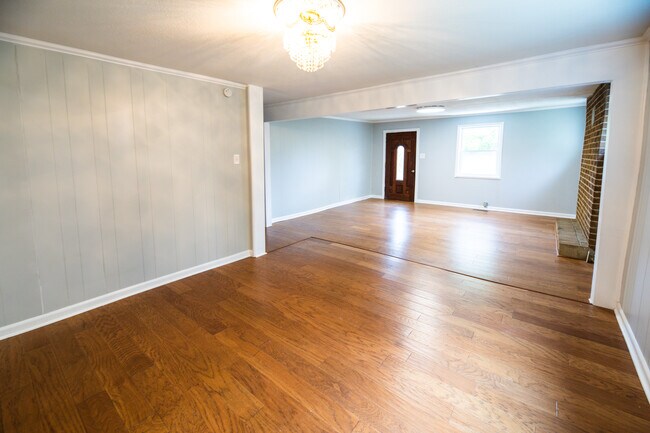 Foto del edificio - 6900 Dogwood Dr