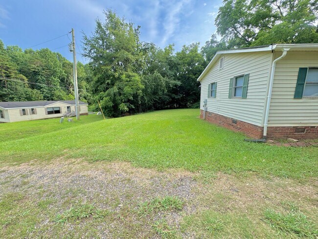 Foto del edificio - Statesville - HWY 90 - 3 Bedroom/ 1.5 Bath
