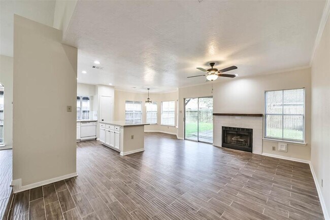 Foto del edificio - 8610 Spring Green Dr