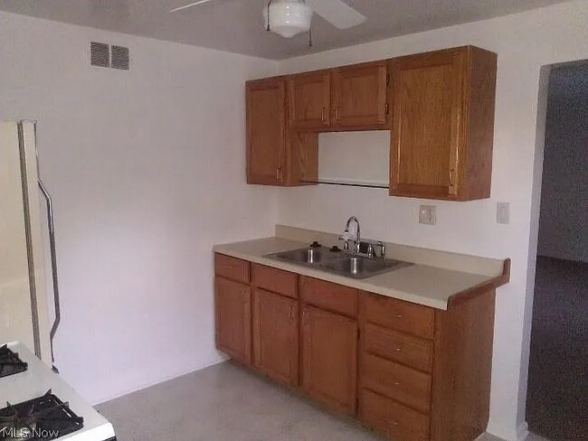 Foto del edificio - 20801 Crystal Ave