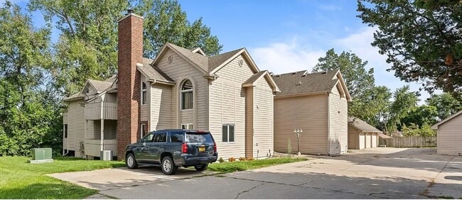 Building Photo - 401 SE Lowell Dr