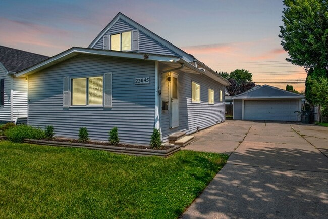 Building Photo - 4 bedrooms $2150