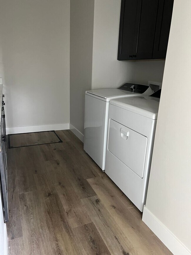 Foto del edificio - BEAUTIFUL BRAND NEW 3 bed 2 bath home in R...