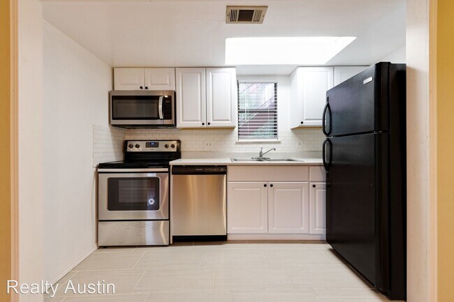 2 br, 2 bath House - 706 W 22nd Street Uni... - 4