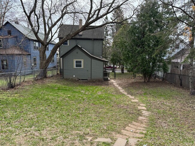 Foto del edificio - Beautiful 3 Bedroom Home