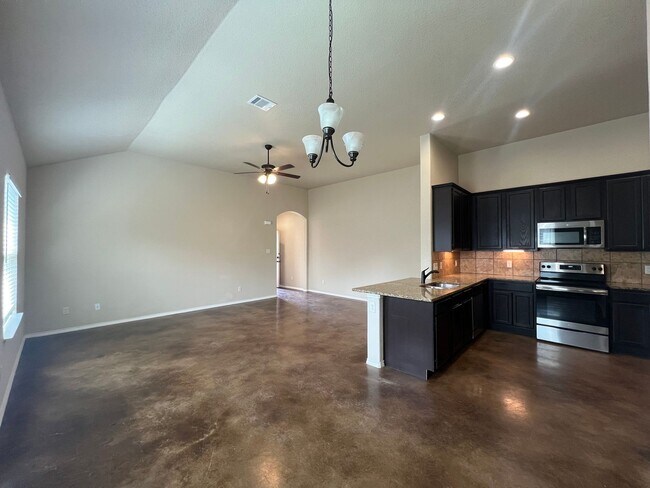 Building Photo - Luxury 3/2 duplex in great New Braunfels N...