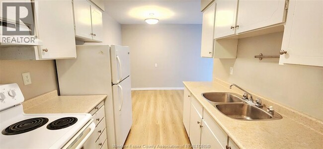 Photo du bâtiment - 3900 Wyandotte St E